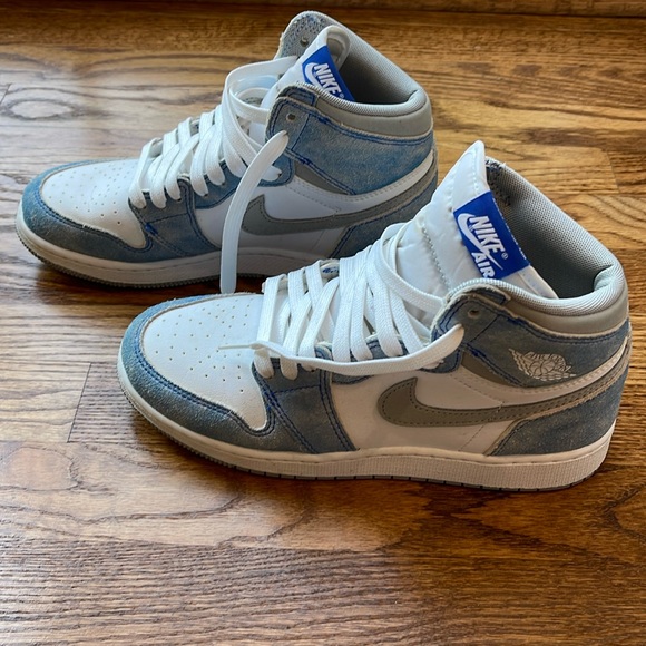 Jordan 1 Retro High Hyper Royal Smoke Grey - Picture 2 of 15